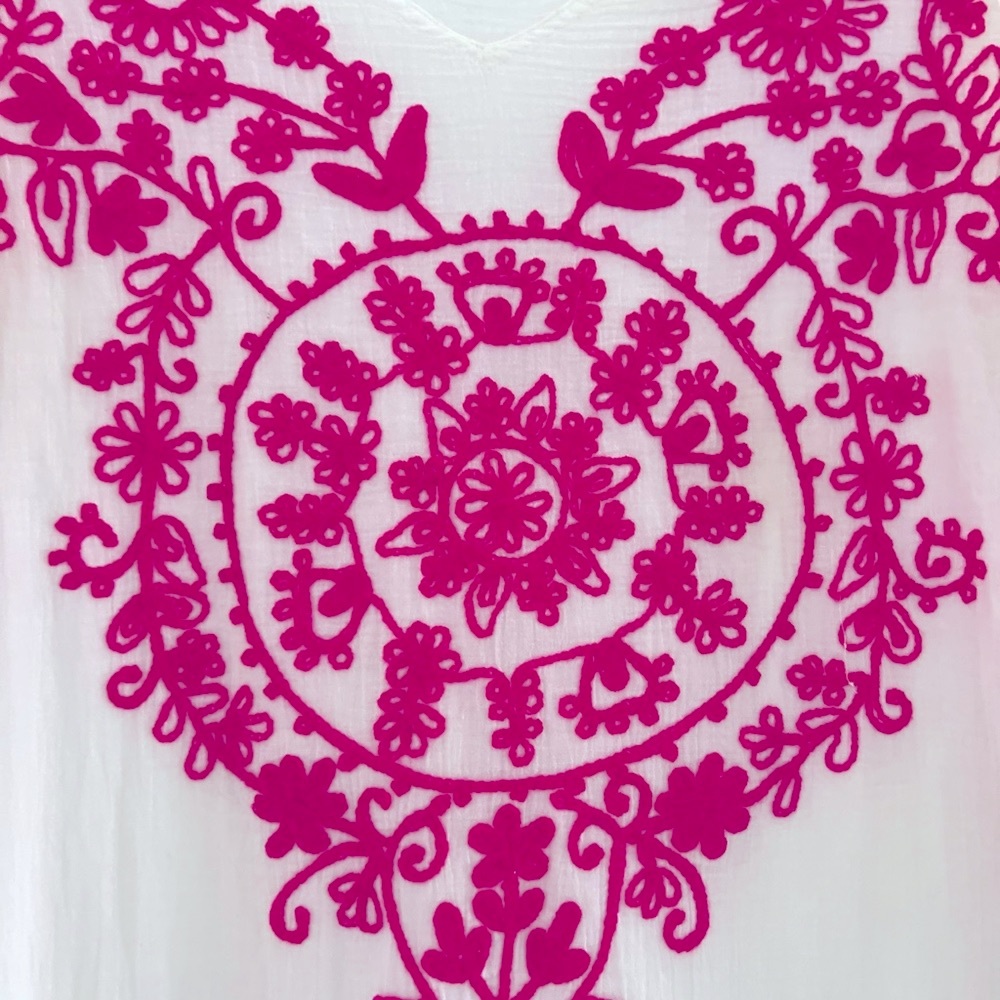 🩷Coverup 🩷Embroidered Floral - White and Fushia. Size S - Picture 5 of 8